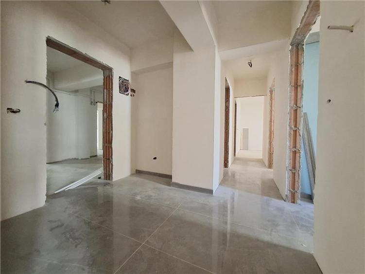Apartament cu 3 camere decomandat în Galata