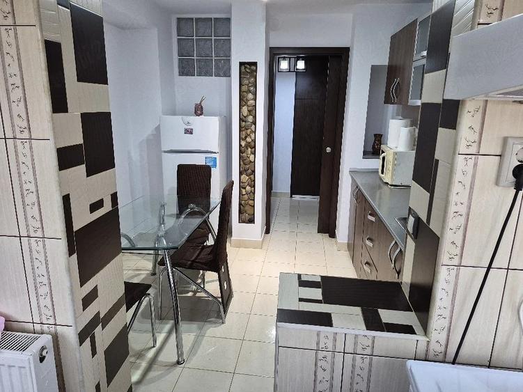 Apartament cu 2 camere decomandat în 1 Mai