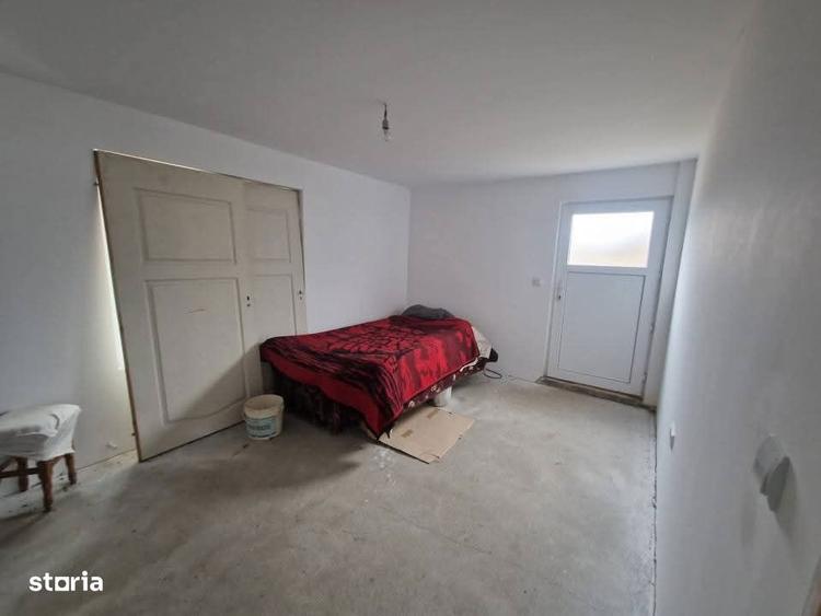 Casă cu 9 camere cu Teren 1500 Mp în Central