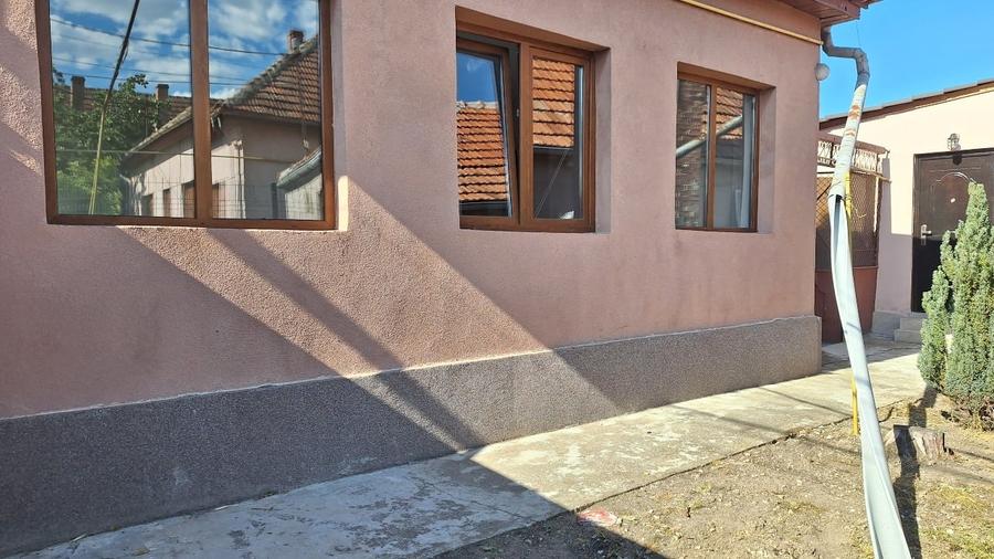 Casă cu 5 camere cu Garaj în Ghirodei