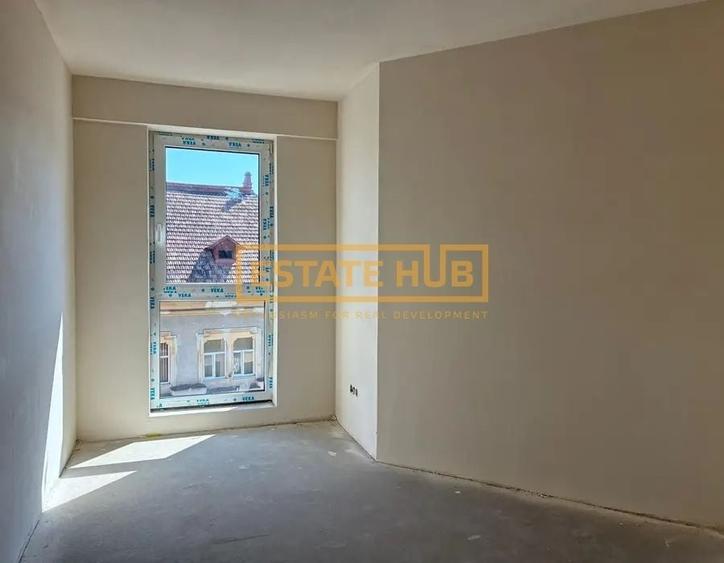 Apartament cu 4 camere semidecomandat în Central