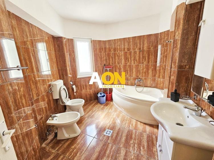 Duplex cu 10 camere cu Canalizare în Central