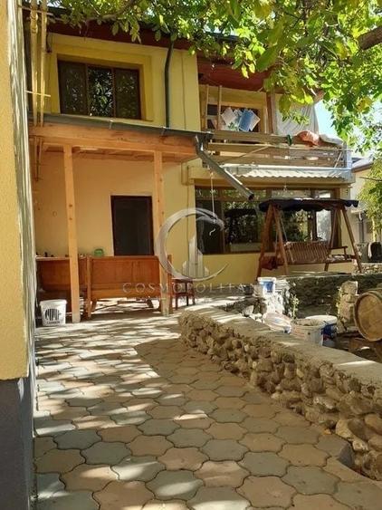 Casă cu 3 camere cu Canalizare în Central