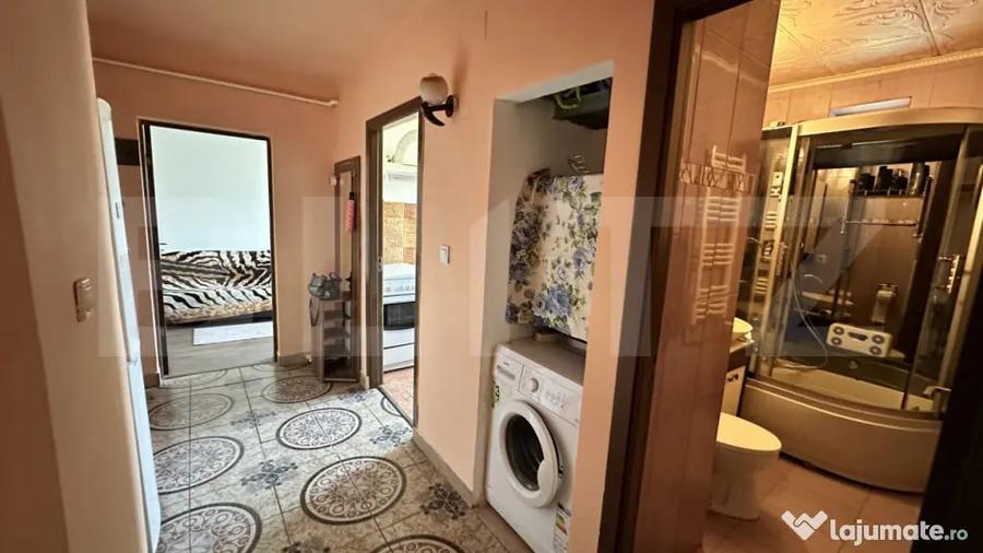 Apartament cu 3 camere semidecomandat în Cetate