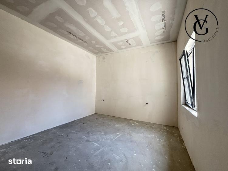 Casă cu 4 camere semidecomandat cu Teren 220 Mp în Central