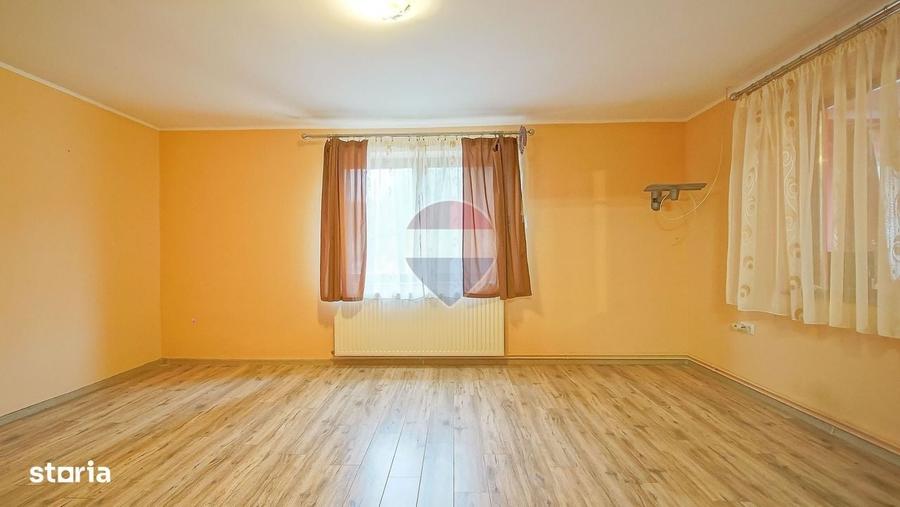 Casă cu 3 camere în Purcăreni