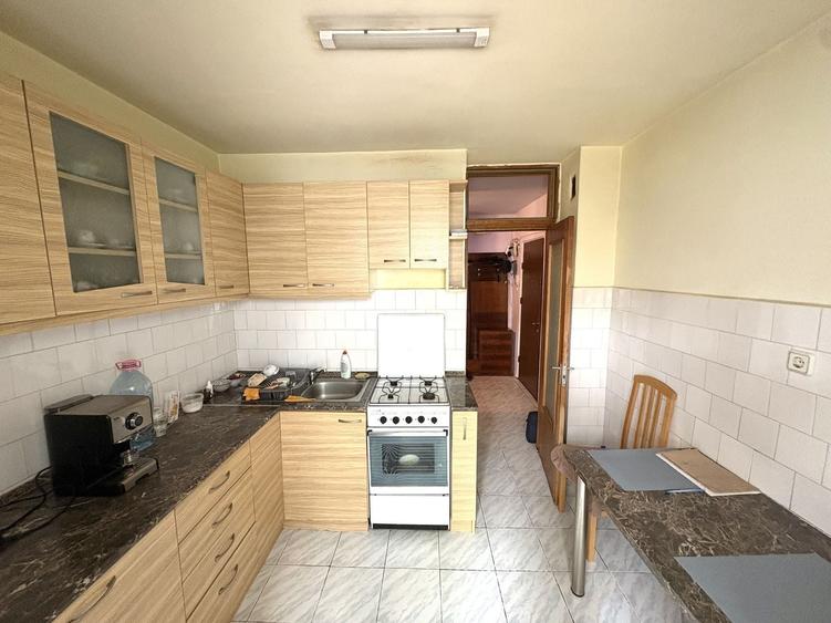 Apartament cu 3 camere, mobilat în Central