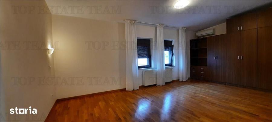Apartament cu 4 camere în Aviatorilor