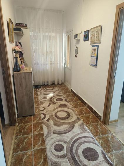 Casă individuală cu 7 camere cu Canalizare în Astra