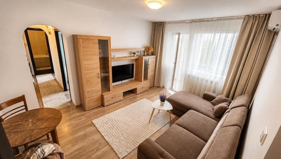 Apartament cu 3 camere semidecomandat în Tomis Nord