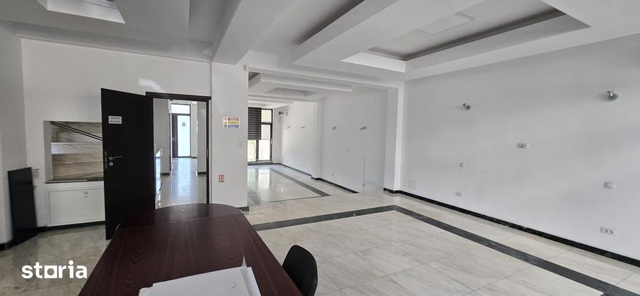 Spațiu comercial, de 400 mp, în Tei
