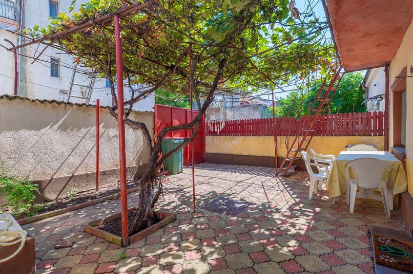 Casă individuală cu 3 camere cu Canalizare în Central