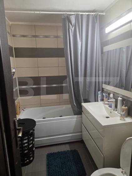Apartament cu 3 camere decomandat, mobilat în Micro 11