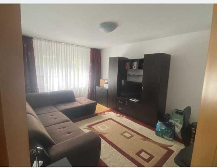 Apartament cu 2 camere decomandat în Rovine