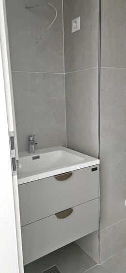 Apartament cu 3 camere decomandat în Românești