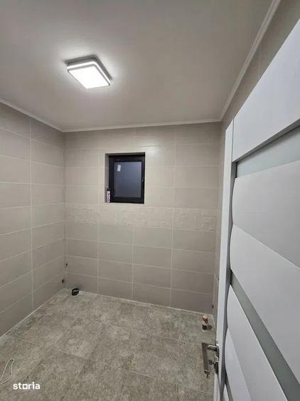 Casă cu 3 camere cu Canalizare în Central