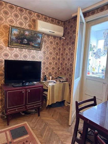 Apartament cu 3 camere semidecomandat în Obor