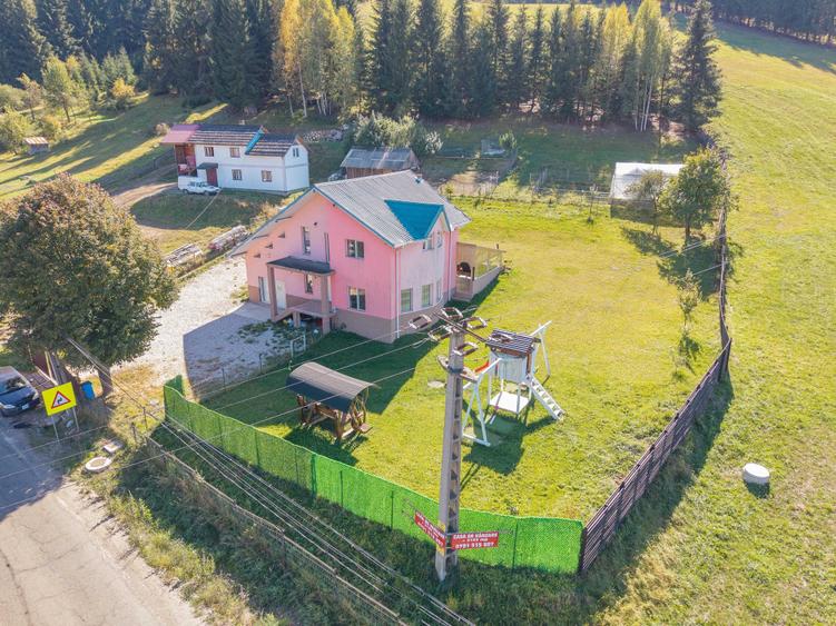 Casă cu 4 camere cu Teren 3125 Mp în Central