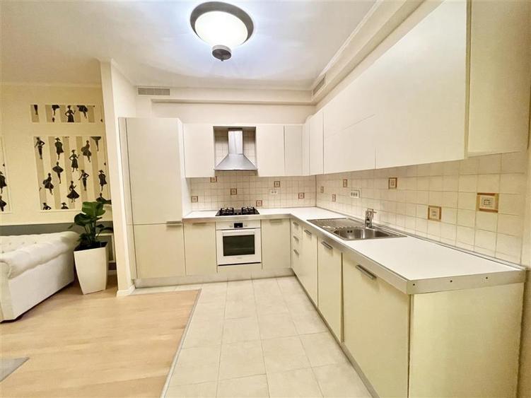 Apartament cu 3 camere decomandat în Herăstrău
