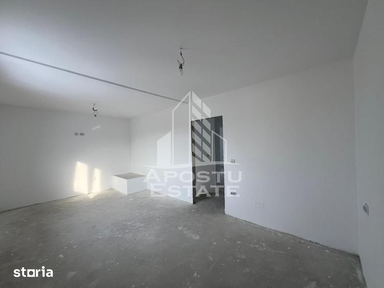 Casă cu 4 camere cu Teren 180 Mp în Ghiroda