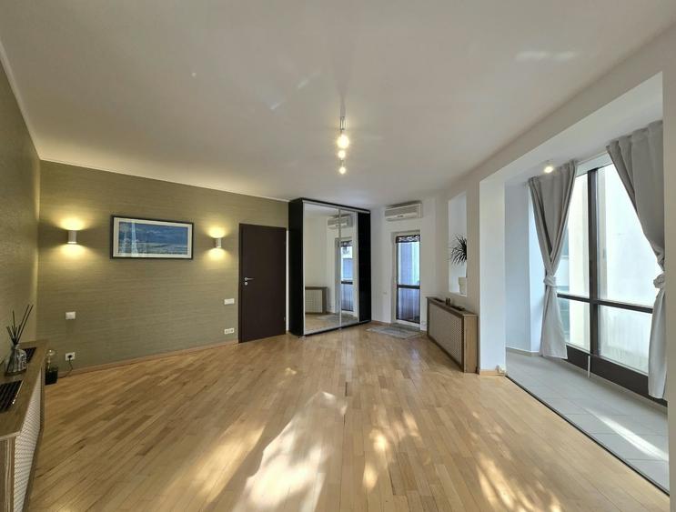 Apartament cu 5 camere în Nordului