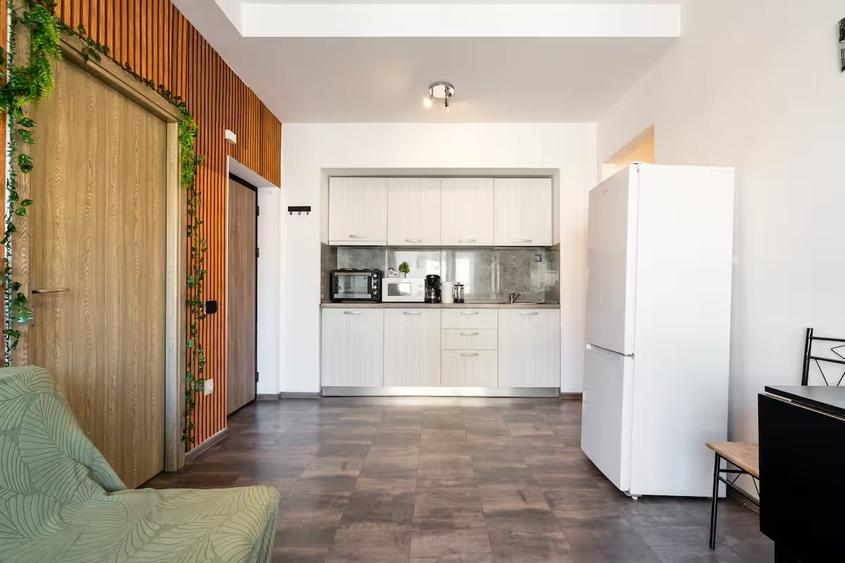 Apartament cu 3 camere decomandat, mobilat în P-ța Unirii
