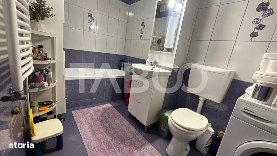 Apartament cu 3 camere decomandat în Roșia
