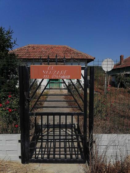 Casă cu 3 camere în Jugastru