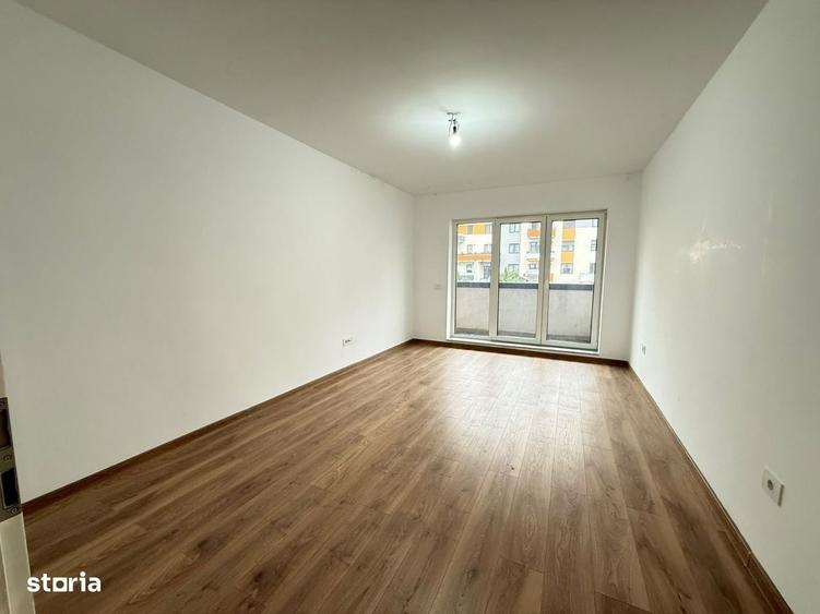 Apartament cu 3 camere decomandat în Tractorul