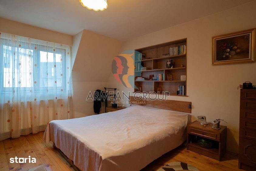 Casă cu 8 camere decomandat cu Teren 660 Mp în Central