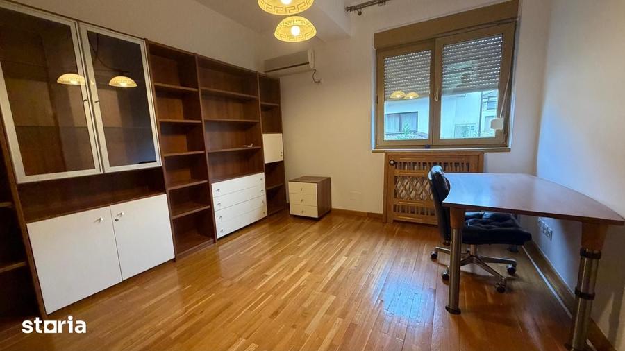 Casă cu 5 camere cu Teren 500 Mp în Central