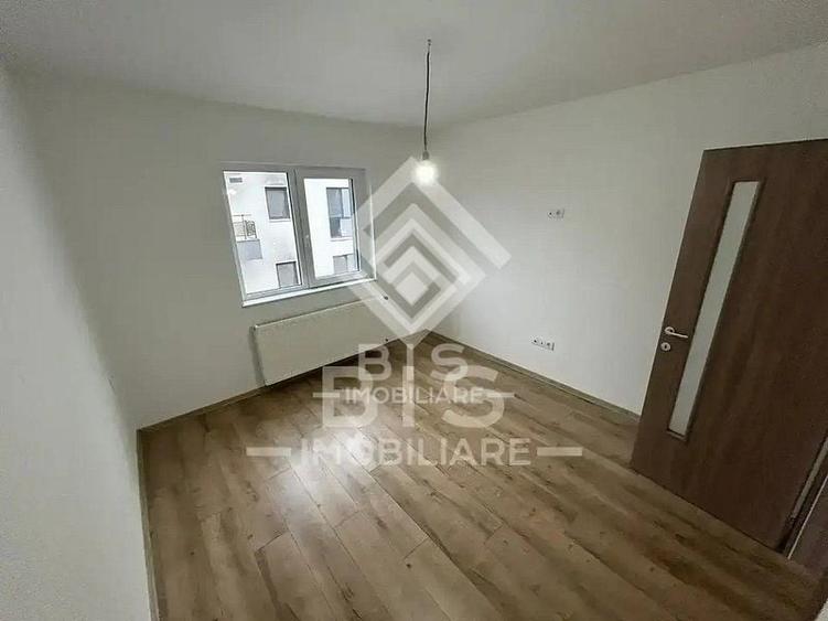 Apartament cu 3 camere semidecomandat în Vest