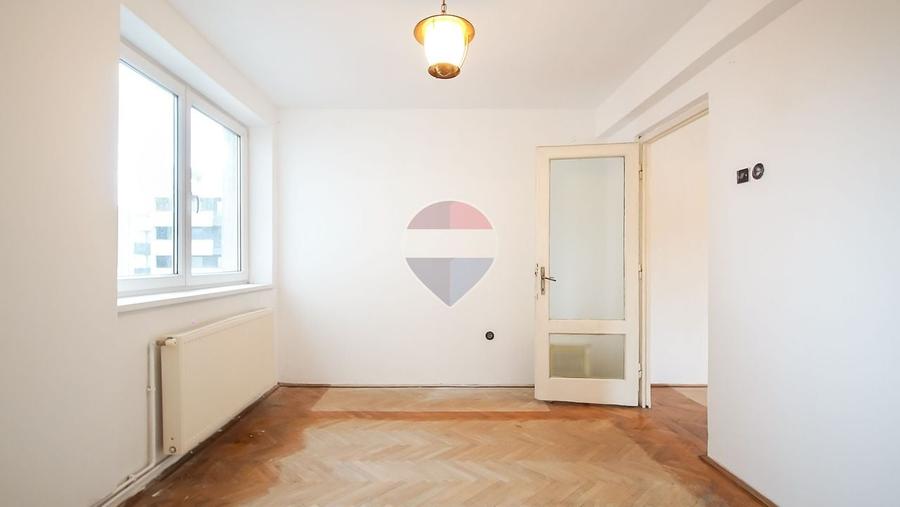 Apartament cu 2 camere semidecomandat în Centrul Civic