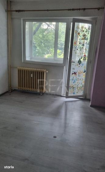 Apartament cu 3 camere semidecomandat în Gorjului