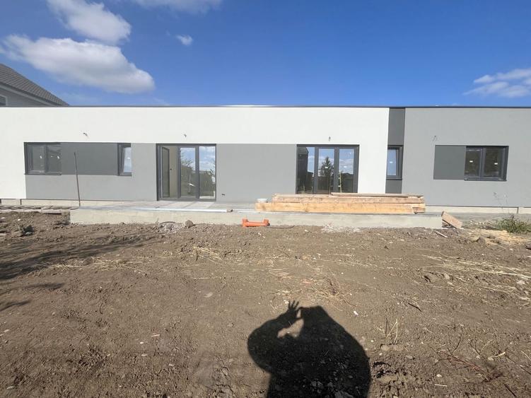 Duplex cu 3 camere cu Canalizare în Dumbrăvița