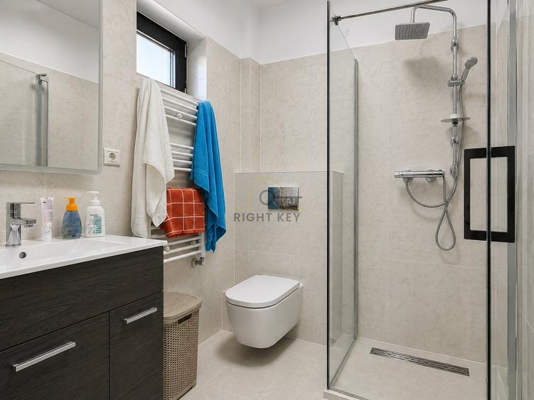 Duplex cu 6 camere cu Canalizare în Domnești