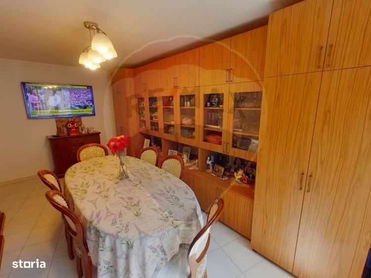 Apartament cu 4 camere decomandat în Central