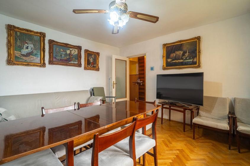 Apartament cu 4 camere decomandat în Boul Roșu