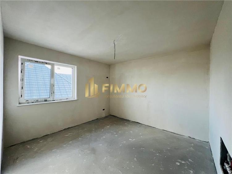 Duplex cu 4 camere cu Canalizare în Ipotești