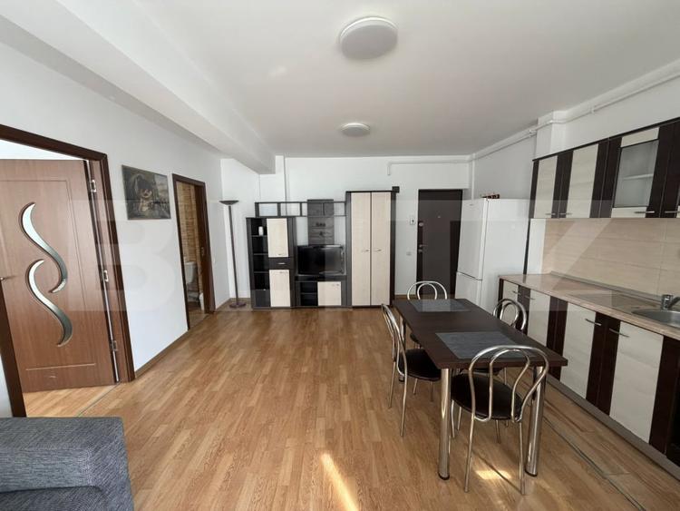 Apartament cu 2 camere semidecomandat, mobilat în Florești