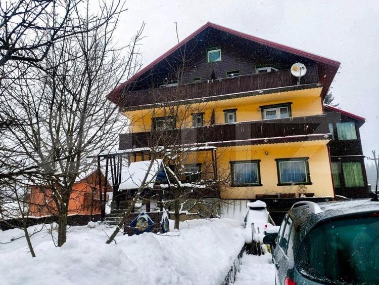 Casă individuală cu 8 camere cu Garaj în Sud