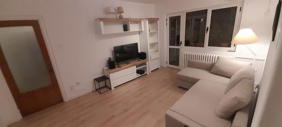 Apartament cu 4 camere semidecomandat, mobilat în Pantelimon