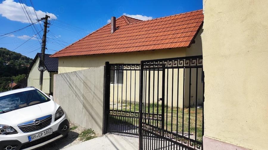 Casă cu Teren 1000 Mp în Central