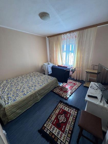 Apartament 3 camere decomandat- zona Poarta 6 - 4