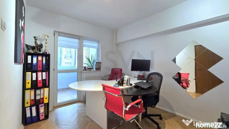 Apartament cu 4 camere semidecomandat în Universitate