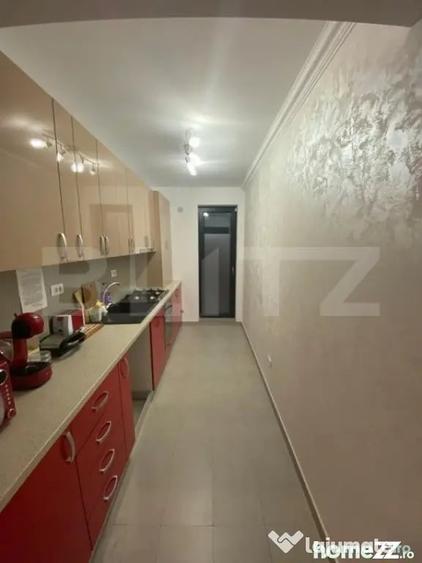 Apartament cu 3 camere semidecomandat în Calea București