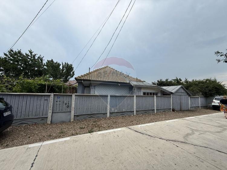 Casă individuală cu 6 camere cu Teren 1340 Mp în Zorleni