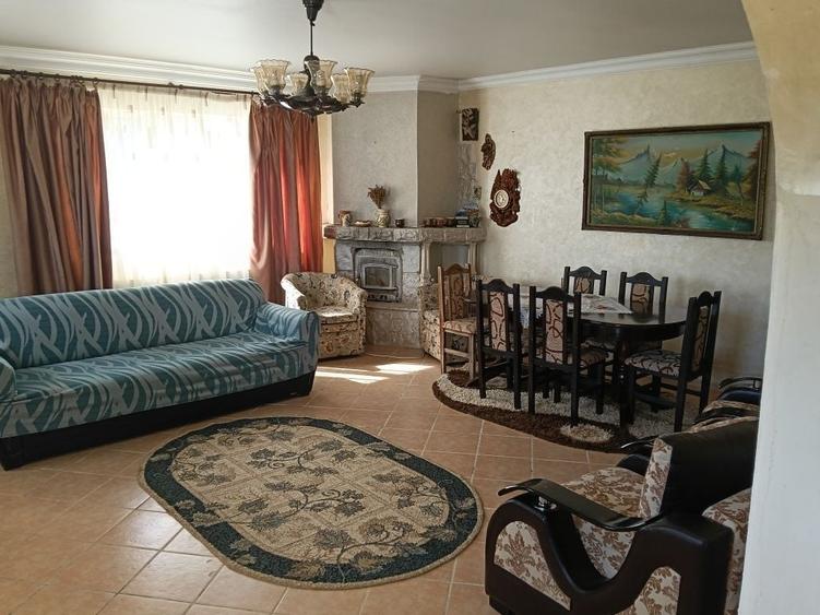Casă cu 4 camere în Văleni