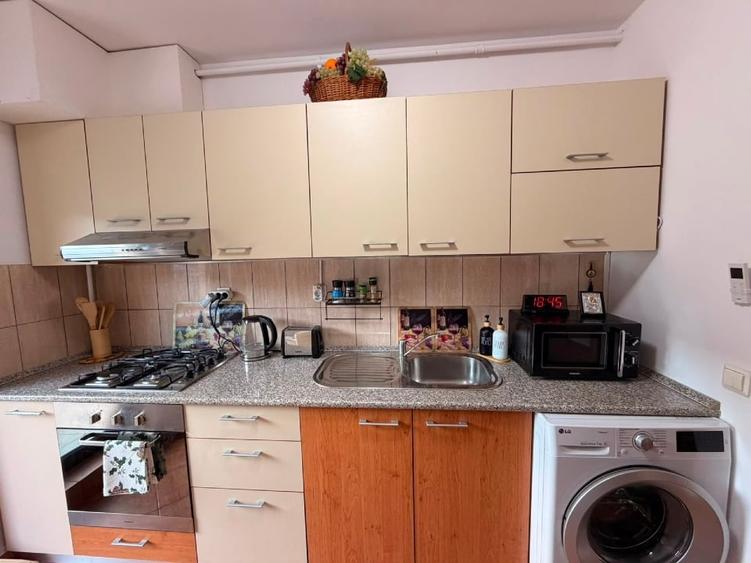 Apartament cu 3 camere decomandat, mobilat în Central