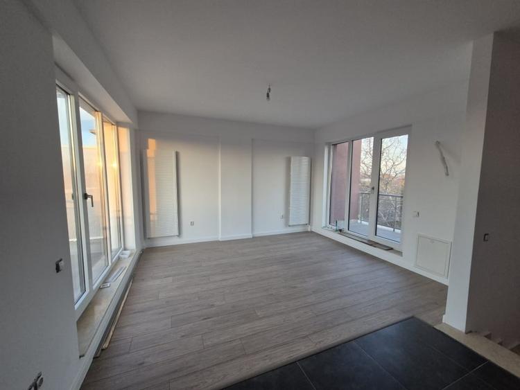 Duplex cu 4 camere cu Canalizare în Chitila